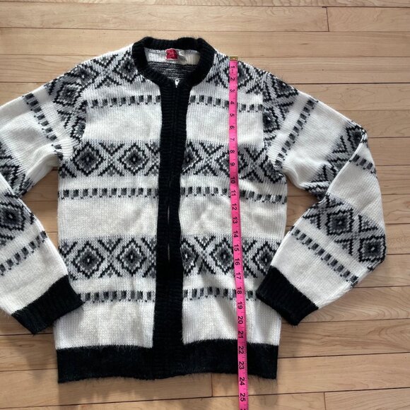 Vintage 1960s Fair Isle Nordic Cardigan Sweater Small Black White Cottagecore - Picture 9 of 10